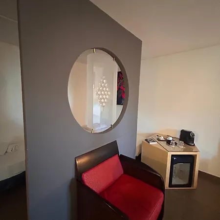 ホテル Logis La Fauceille ペルピニャン