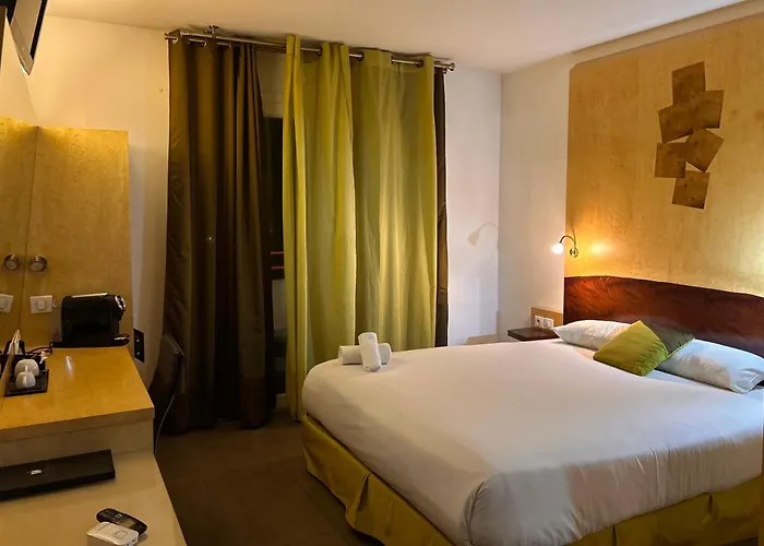 ホテル Logis La Fauceille 4*