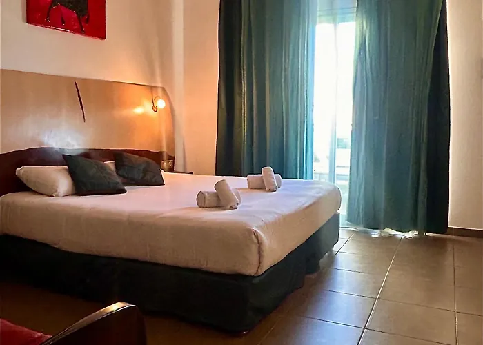 Logis La Fauceille 4* 佩皮尼昂