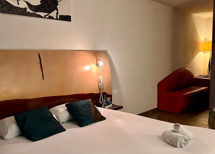 酒店 Logis La Fauceille 佩皮尼昂